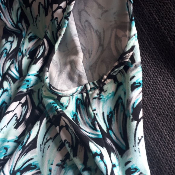 Petite Teal Patterned Sleeveless Top - Picture 8 of 8